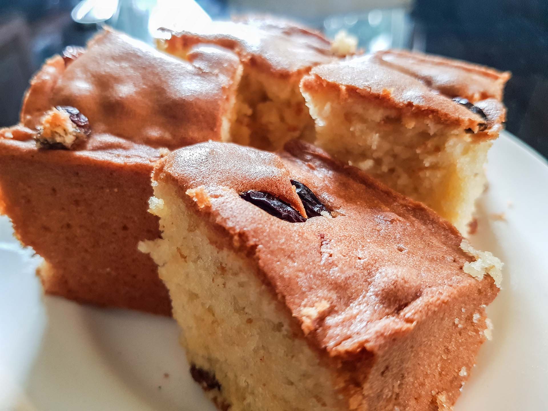 Dried Grape Butter Cake