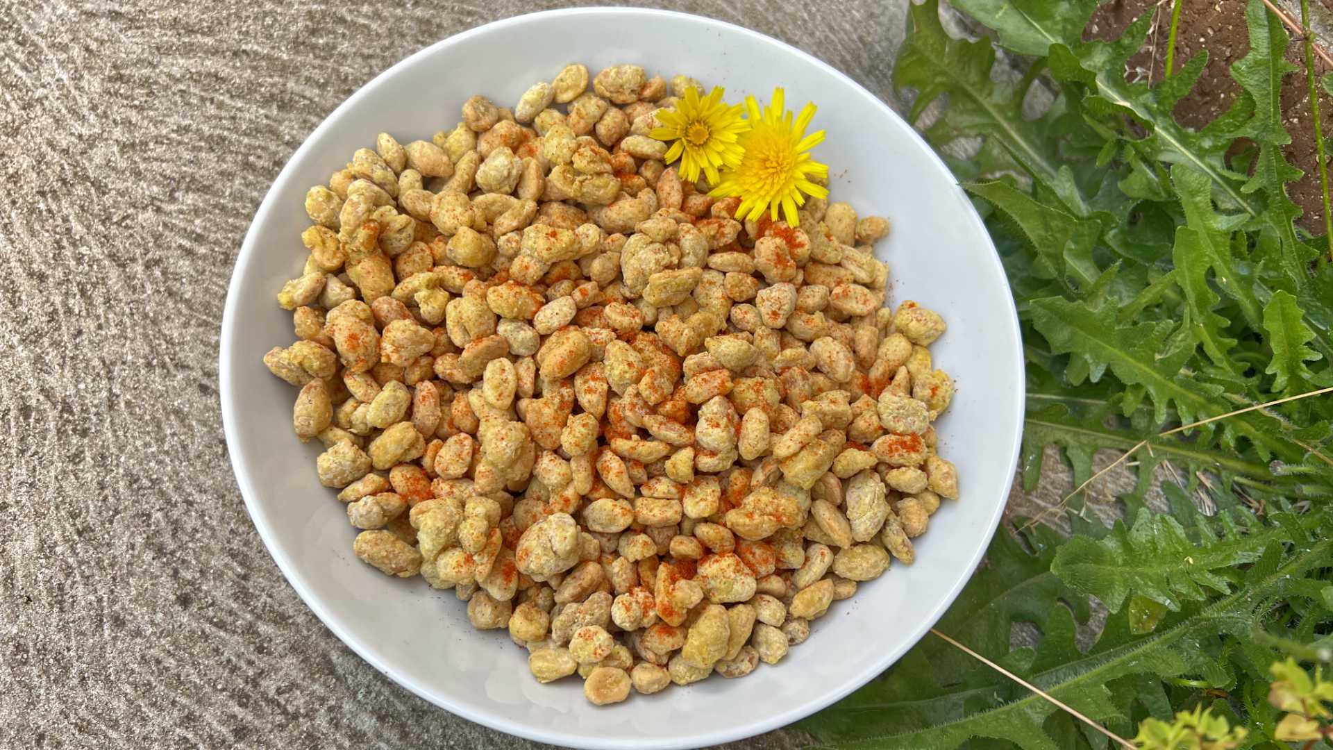 Crispy and Tasty Fried Peanuts