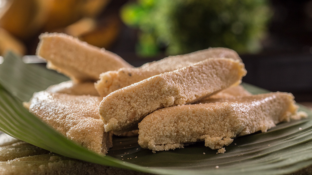 Semolina/Rulang Aluwa pieces kept on a banana leaf