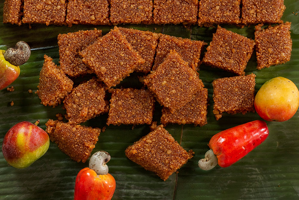 Wali Thalapa/Sau Dodol kept on a banana leaf after cutting into pieces